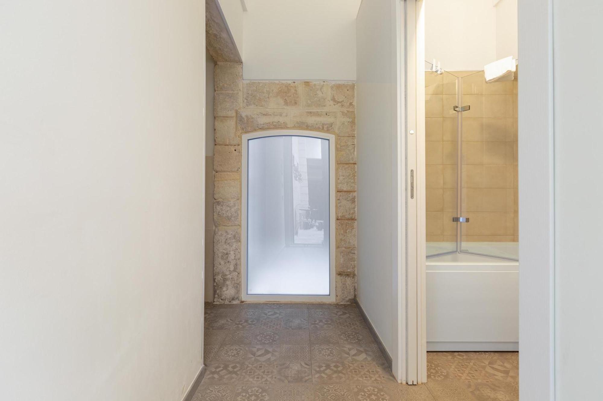 Liberty Barocco Hotel Lecce Bagian luar foto