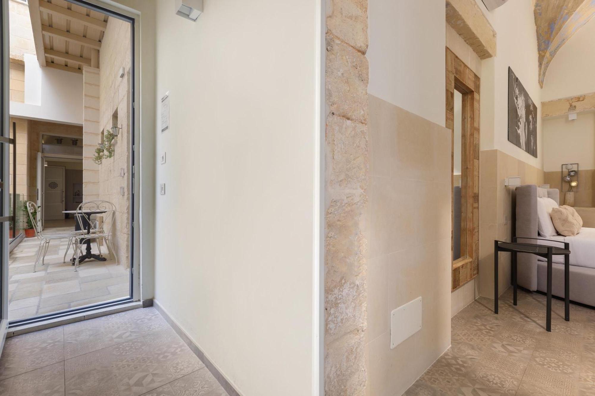 Liberty Barocco Hotel Lecce Bagian luar foto