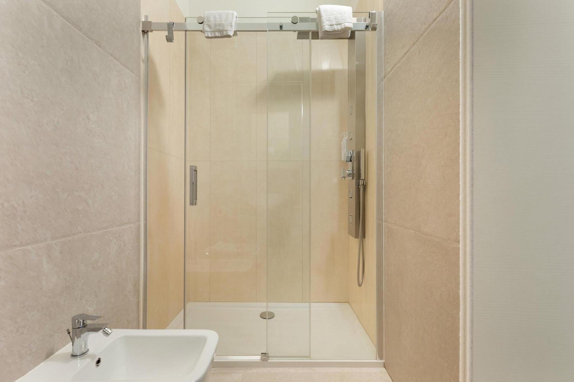 Liberty Barocco Hotel Lecce Bagian luar foto